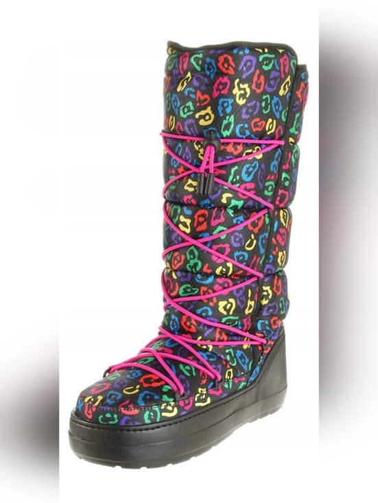 CROCS Shoes - NWOT. RARE! Crocs Kosmo Snow Boots. Womens Size 9